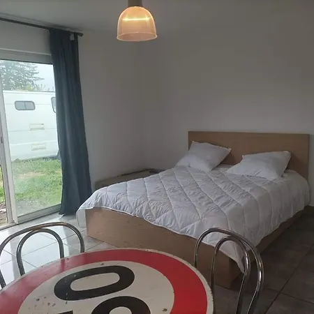 Maisonnette Dans Propriete Rousson (Yonne)